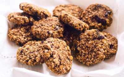 Galletas de avena, plátano y chocolate.