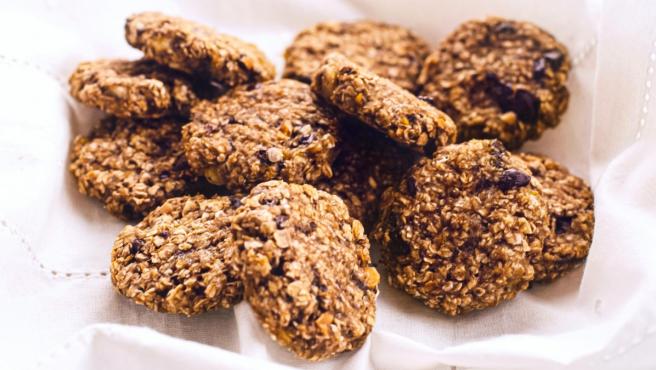 Galletas de avena, plátano y chocolate.